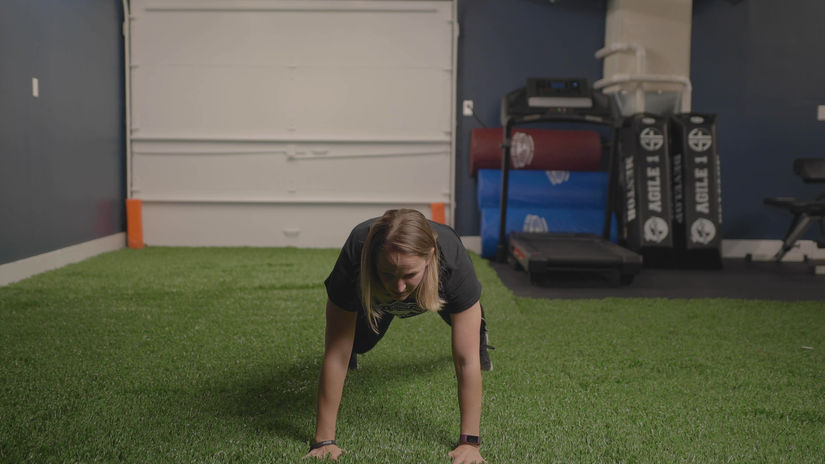 STRENGTH/MOBILITY: Alternating Shoulder/Knee Taps